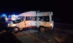 Samsun-Ankara yolunda korkunç kaza: Minibüs ile yolcu otobüs çarpıştı!