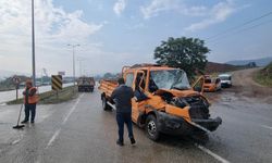 Sinop'ta kamyonetle tır çarpıştı, 3 kişi yaralandı
