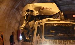 Sinop'ta yolcu minibüsü ile traktör çarpıştı, 11 kişi yaralandı