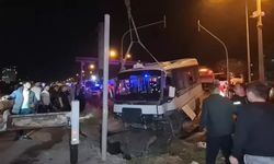 Kırıkkale'de gece yarısı feci kaza! Yolcu minibüsü ve otomobil çarpıştı: 22 yaralı