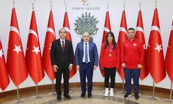Çorum Valisi, Avrupa Şampiyonu Özdenur Özmez'in zaferini kutladı