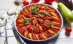 Yazın taze lezzeti: Renkli sebzelerle Fırında Ratatouille tarifi