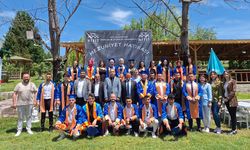 Kargı'da Yüksekokul öğrencileri mezuniyet sevinci yaşadı