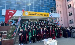 19 Mayıs Anadolu Lisesi'nde mezuniyet töreni düzenlendi