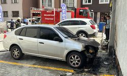 Bolu'da park halindeyken yanan otomobilde hasar oluştu
