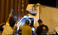 Bolu'da tırla çarpışan kamyonetin sürücüsü yaralandı