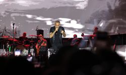 Şarkıcı Haluk Levent Trabzon'da konser verdi