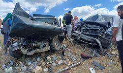 Sinop'ta iki otomobilin çarpıştığı kazada 5 kişi yaralandı