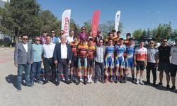 Aksaray'da 300 bisikletçi şampiyonluk için yarıştı