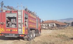 Hacıbey köyünde yangın faciası: 2 bin 500 balya saman kül oldu!