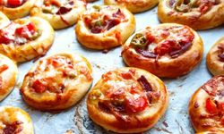 Pizza yapmanın en lezzetli ve kolay yöntemi: Her öğünde keyifle yiyebileceğiniz Mini Pizzalar