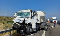 Anadolu Otoyolu'nun Bolu kesiminde tır ile tankerin karıştığı kazada 1 kişi yaralandı