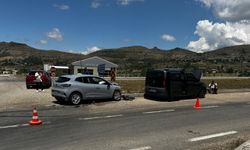 Giresun'da otomobil ile hafif ticari aracın çarpışması sonucu 2 kişi yaralandı