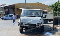 Samsun'daki trafik kazasında sürücü ile 2 yaya yaralandı