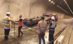 Sinop'ta tünelde devrilip alev alan otomobildeki 2 kişi yaralandı
