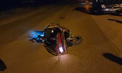 Suluova'da otomobille çarpışan motosikletteki 2 kişi yaralandı