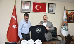 Eskişehir İnönü Belediyesi İnönülü Manda üreticilerine tişört ve şapka desteği verdi