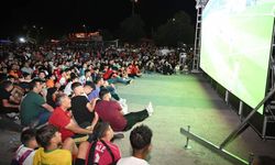 Kırşehir’de yüzlerce kişi dev ekrandan Avusturya-Türkiye maçını izledi