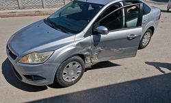 Alaca'da korkutan kaza: İki otomobil çarpıştı, felaketten dönüldü!