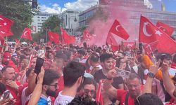 Türk taraftarlar Berlin'de coşkuyu zirveye taşıdı