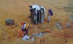 Osmancık'ta feci kaza! Minibüs buğday tarlasına devrildi: 2 kişi ölümden döndü