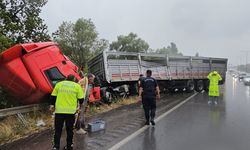 Çorum-Samsun yolunda peş peşe feci kazalar: 4 yaralı!