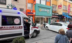 Duba önünde duraklayan araç ambulansın geçişine engel oldu