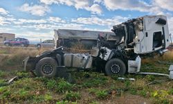 Çorum'da feci kaza! Tarım işçilerini taşıyan minibüs ile tanker çarpıştı: 1 ölü, 17 yaralı