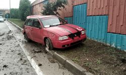 Karabük'te ağaçlara çarpan otomobildeki yolcu yaralandı