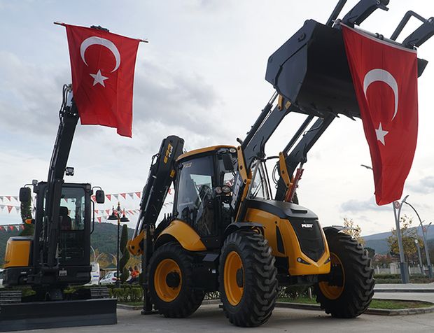 Çorum'da bu belediye, altyapı ve mezarlık hizmetleri için iki yeni iş makinesi aldı