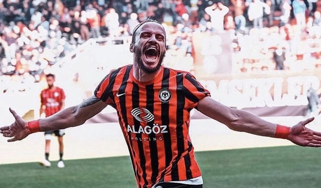 Sinan Kurumuş'tan sürpriz imza: Vanspor'a transfer oldu!