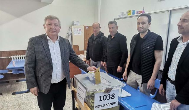 Osmancık Belediye Başkanı Gelgör, oyunu kullandı
