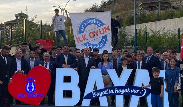 AK Parti'nin gençlerle güç birliği: "İlk Oyum Erdoğan'a, İlk Oyum AK Parti'ye"