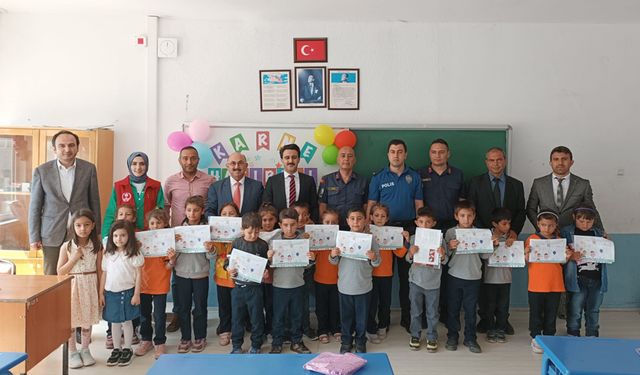 Oğuzlar’da öğrenciler karnelerini aldı