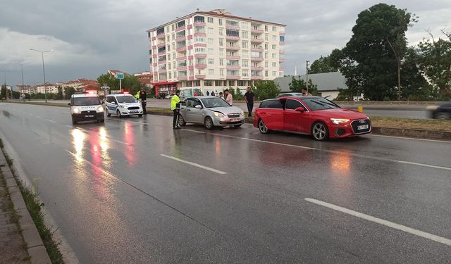 Çorum-Sungurlu karayolunda Kaza: 2 yaralı hastaneye kaldırıldı