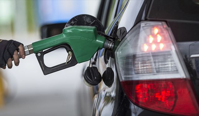 Vatandaşın cebini yakacak: Benzin ve Motorin fiyatlarına yeni zam
