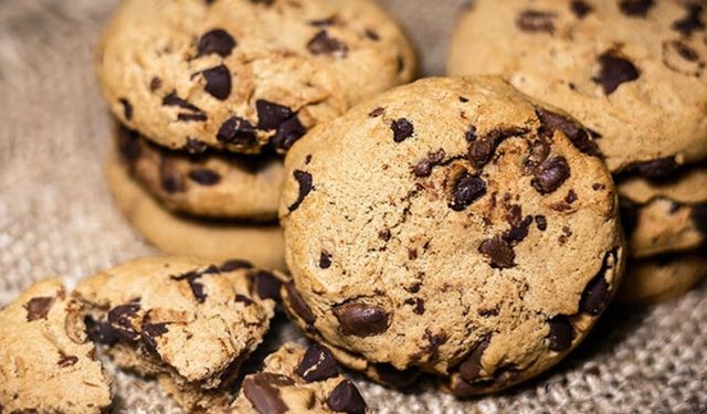 Bu tarifle kurabiye ustası olun: 15 dakikada Damla Çikolatalı Kurabiye tarifi