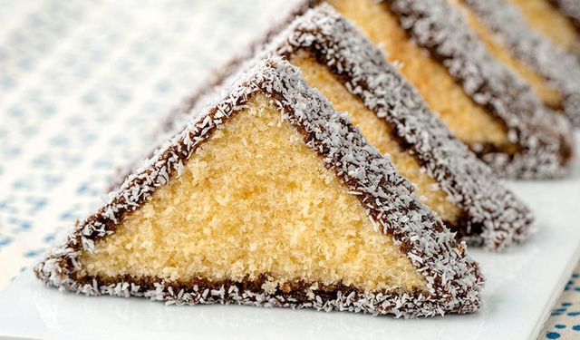 Misafirleriniz bu keke bayılacak: Portakalın ferah dokunuşuyla Hindistan Cevizli İngiliz Keki tarifi
