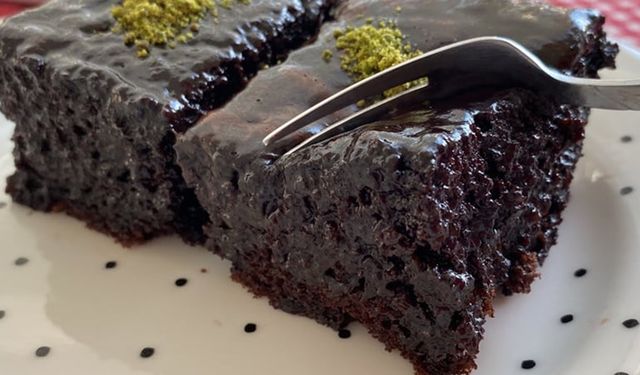 Sırrı çözüldü: Bağımlılık yapan pastane usulü Islak Kek tarifi