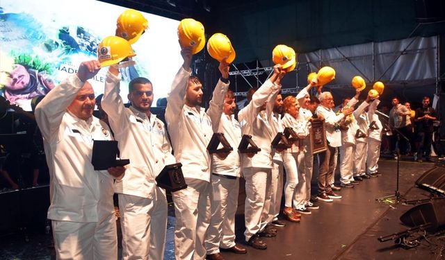 ZONGULDAK - "Sevgi, Barış ve Dostluk Ödülü" maden işçilerine verildi