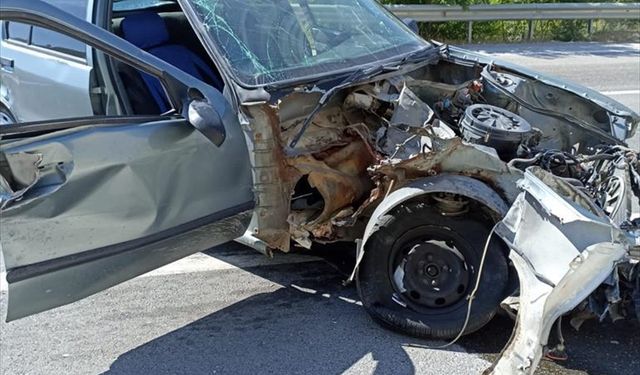 Samsun'da otomobilin tıra çarptığı kazada 1 kişi öldü, 1 kişi yaralandı