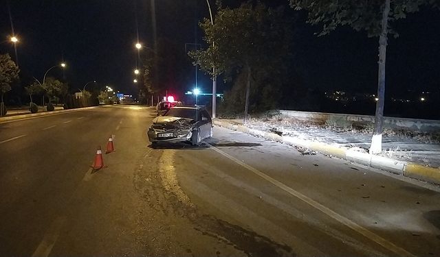 İnönü Caddesi'nde kaza: Hafif ticari araç ve otomobil çarpıştı!