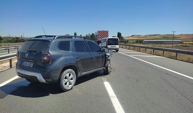 Kırıkkale Çorum yolunda kaza: Yol çizgi çalışması sırasında kamyon ve otomobil çarpıştı!
