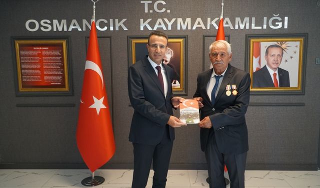 "Osmancıklı Şehitler ve Gaziler" albümü" gazilere hediye edildi