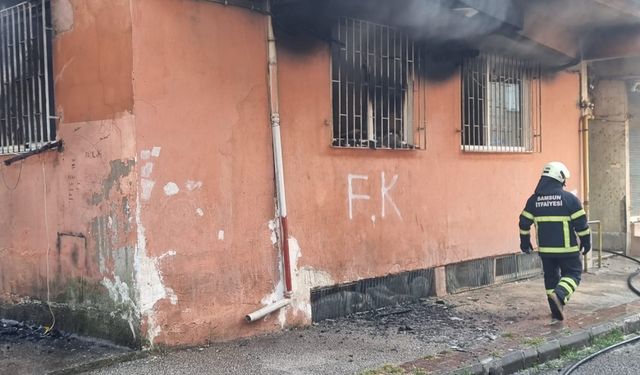 Samsun'da bir evde çıkan yangında 2 çocuk dumandan etkilendi