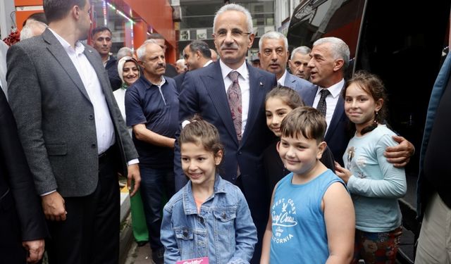 Ulaştırma ve Altyapı Bakanı Uraloğlu, Trabzon'da ziyaretlerde bulundu