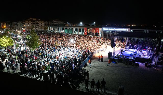 Çorum'da Mustafa Yıldızdoğan rüzgarı: Pırlanta Pirinç Kültür ve Sanat Festivali başladı