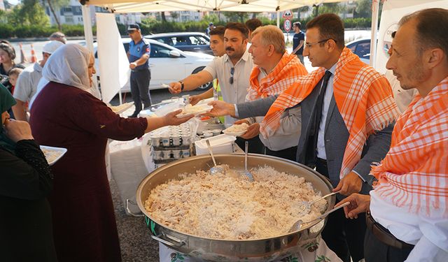 Osmancık’ta Pirinç Festivali: Yoldan geçenlere pilav ikramı