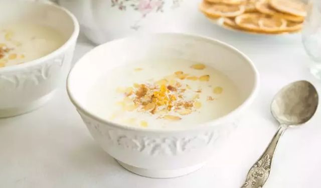 Kışın yeni trendi: Ev yapımı Sütlü Badem Çorbası tarifi