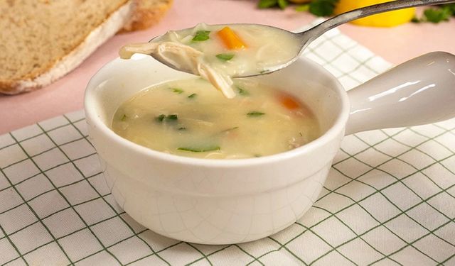 Bu çorba tarifiyle artık kışı seveceksiniz: İçinizi ısıtacak Ekşili Tavuk Çorbası tarifi